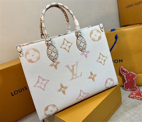 m22975 louis vuitton|louis vuitton onthego mm monogram.